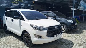 Armada-mpv-rental-mobil-innova-reborn-irit-tangguh-platinumrentcar